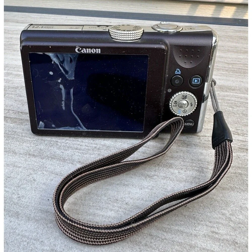 Canon PowerShot SX200 IS 12x Optical Zoom 12.1MP Black W Charger Screen Damage